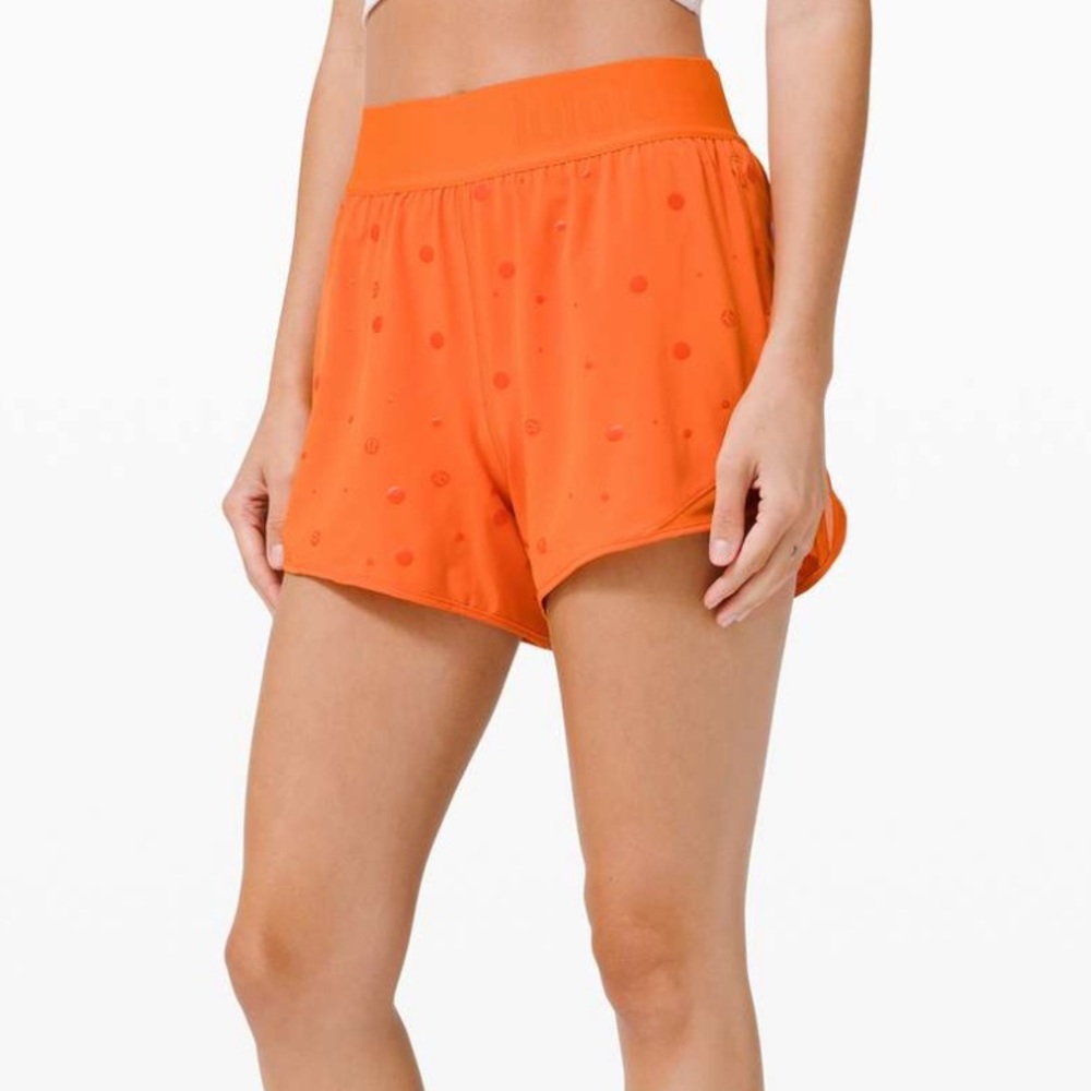 Lululemon orange size 6, 4 inch hotty hot shorts